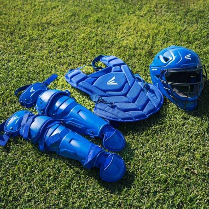 Easton BKMG3KITY Black Magic 3.0 Youth Catcher's Set