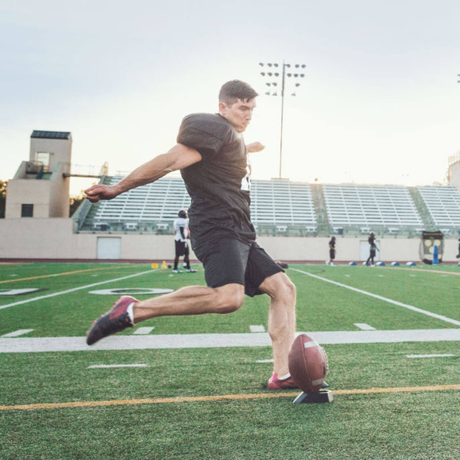 SKLZ Universal Kicking Tee for American Football Kicking